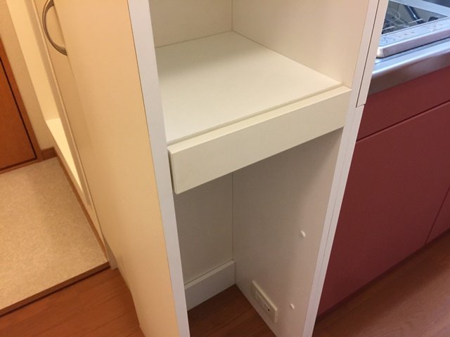 炊飯器等の収納スペースあります。