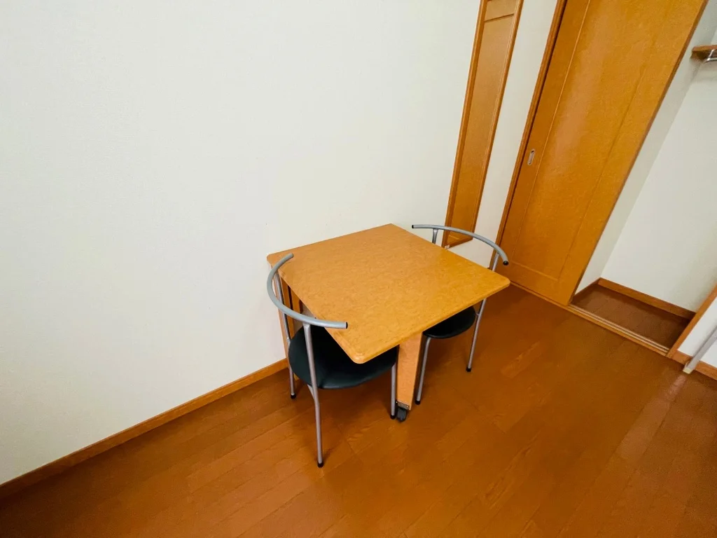 テーブル・イス2脚