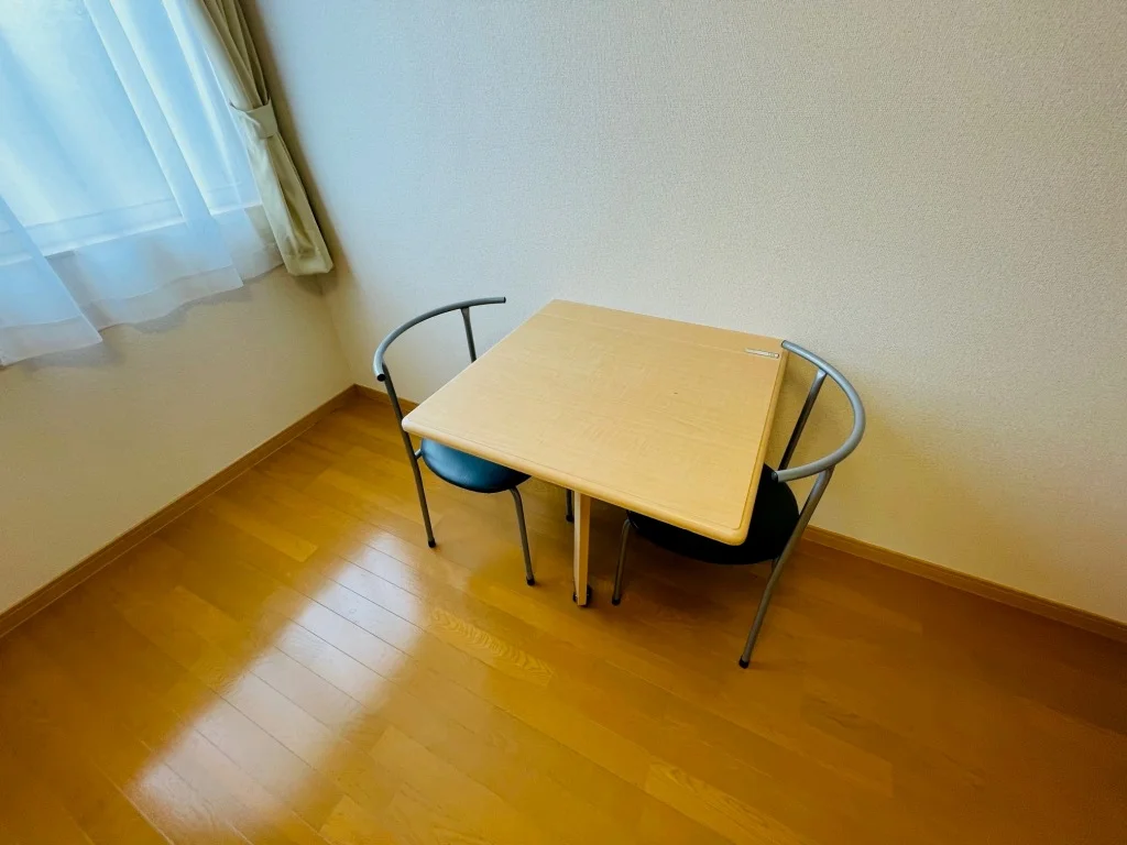 テーブル・イス2脚