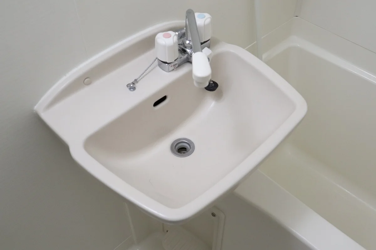 トイレと別々（洗濯機は部屋によりメーカー等異なります）