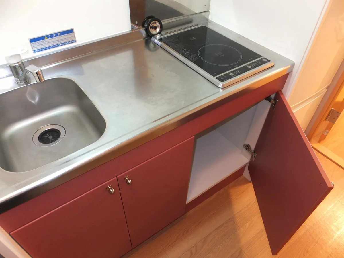 手前のコンロはIHです