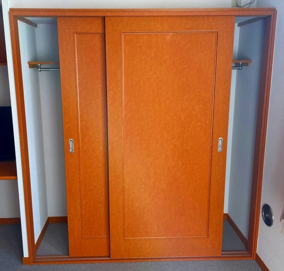 階段横の収納になります。