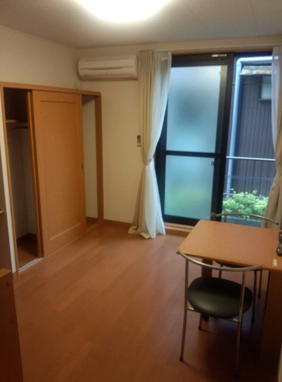 テーブルは折りたたむこともできます