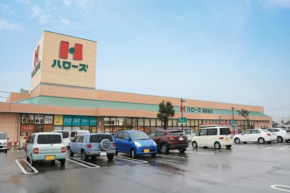 スーパー徒歩4分