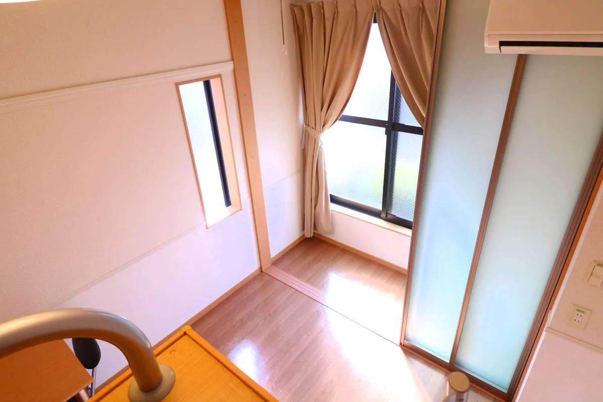 1Fはフローリング・2Ｆ絨毯。同タイプの物件写真です。