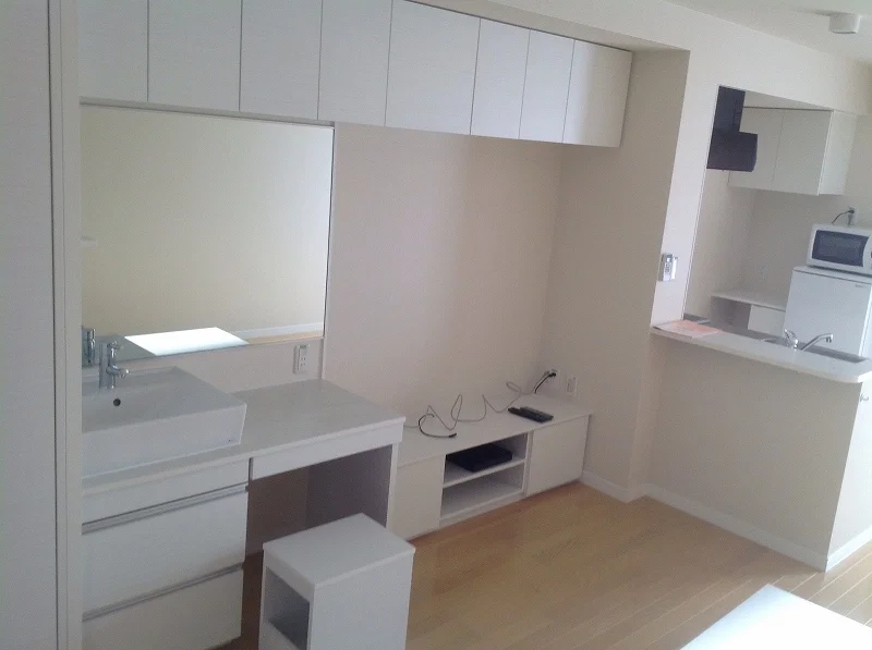 たくさん収納でき　扉は耐震ラッチ付きです