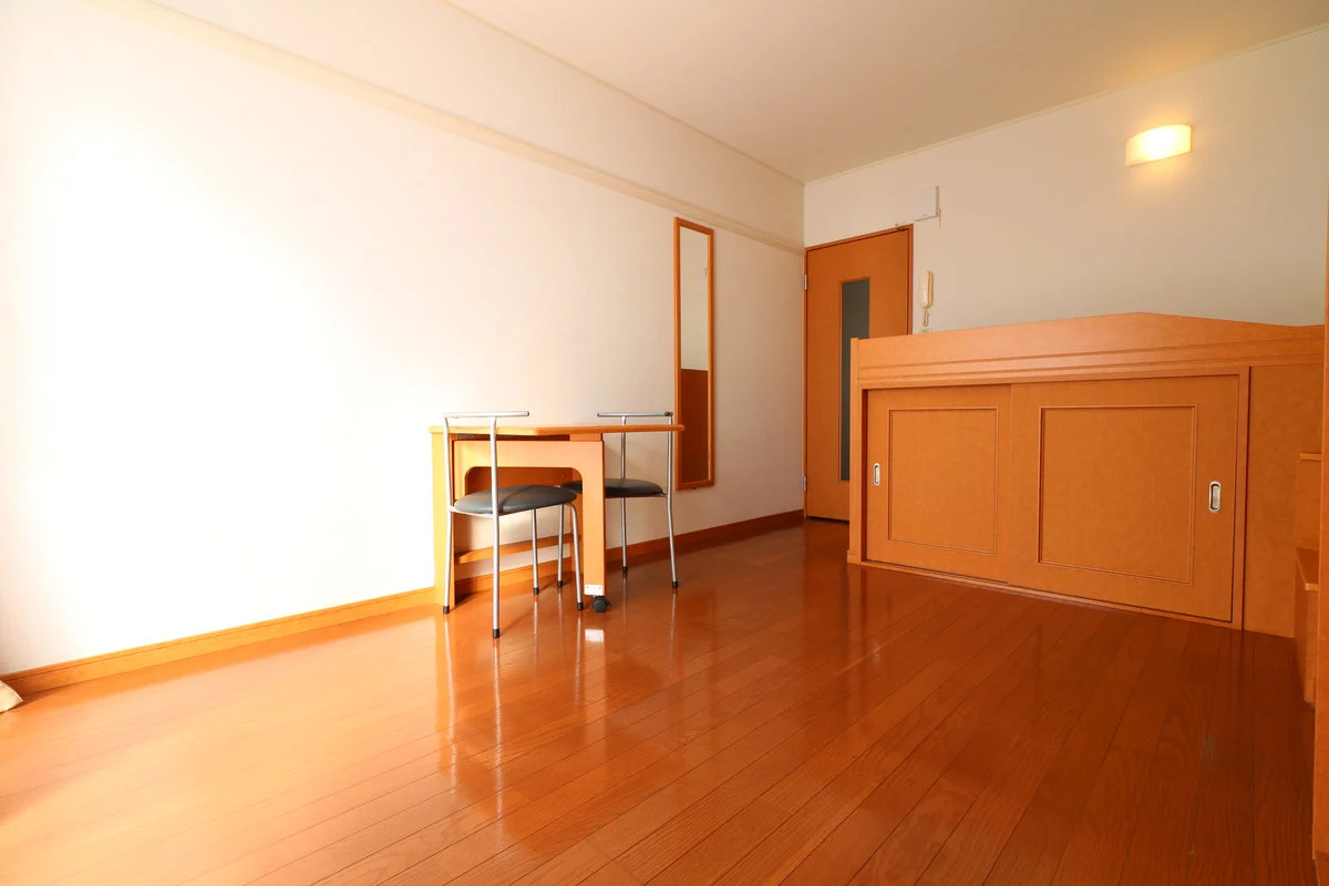 ベッド下に収納スペースあり！荷物が多くても十分に収まります