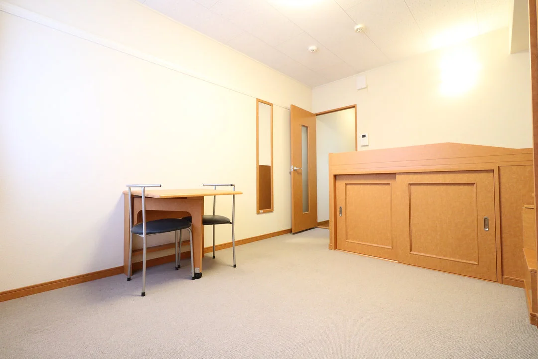 ベッド下に収納スペースあり！荷物が多くても十分に収まります