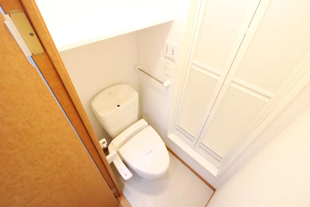 快適な温水洗浄便座付きトイレになります。