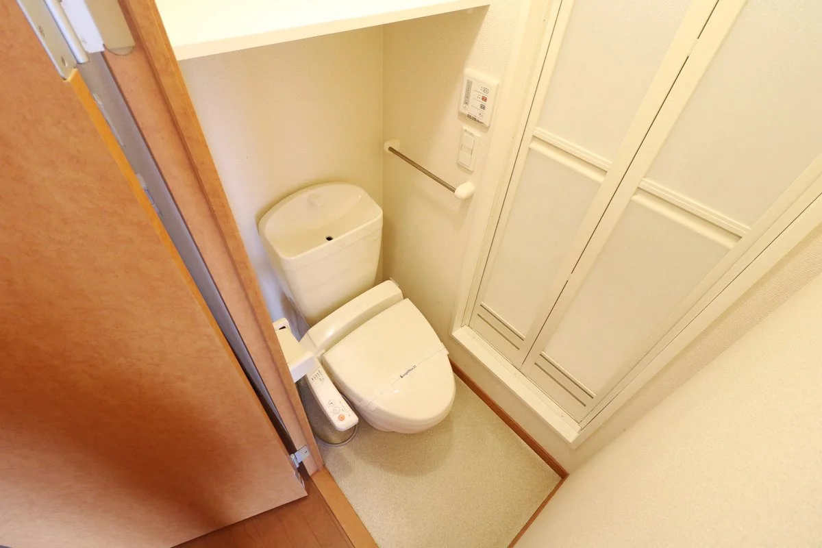 快適な温水洗浄便座付きトイレになります。