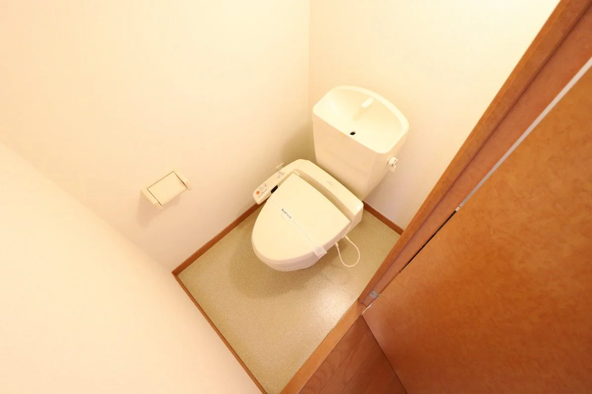 快適な温水洗浄便座付きトイレになります。