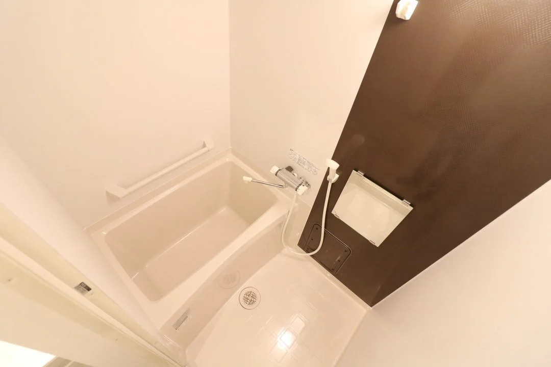 カラーパネル採用からオシャレな風呂空間を一人で満喫して下さい