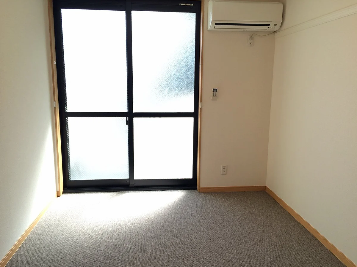 お部屋によって絨毯の種類・家電のメーカー等は異なります