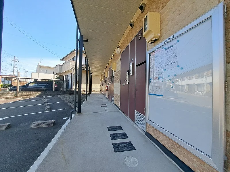 廊下 1F インフォメーションボード