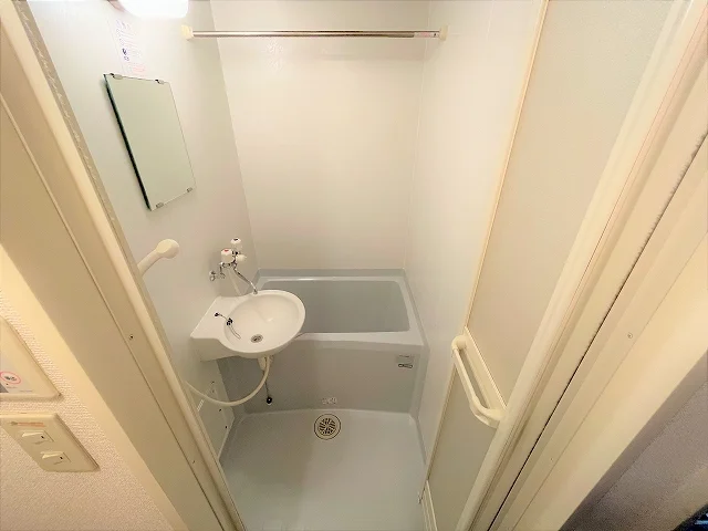 シャワー付きバスルーム