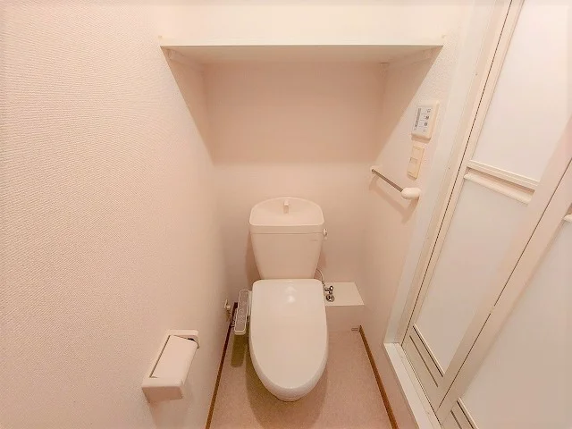 バストイレは仕切られています。