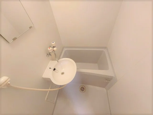 シャワー付きバスルーム