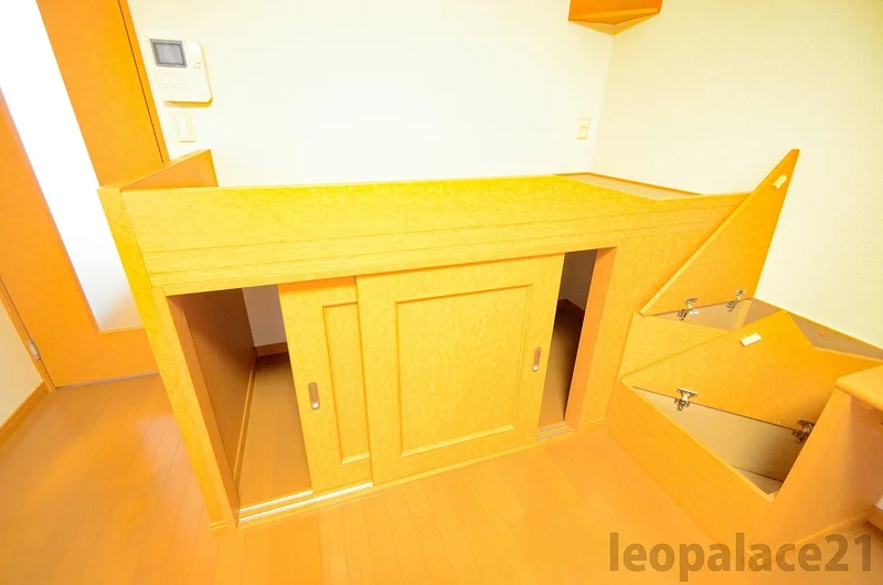 ベッド下収納でお部屋がスッキリ片付きます。