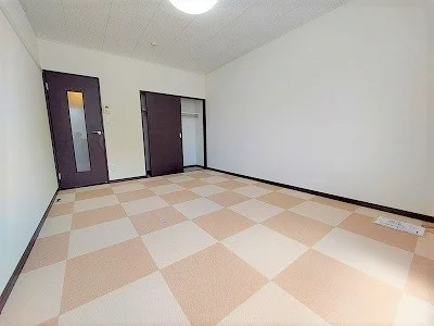 2Fのお部屋はカーペットです。