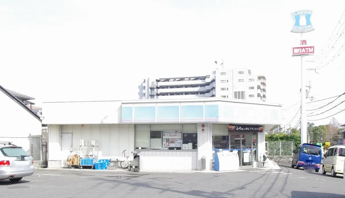徒歩約２分の立地にコンビニ♪