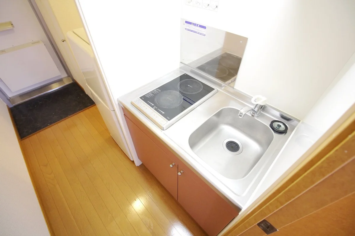 フラットタイプの電気コンロだから、お手入れが楽ですよ♪