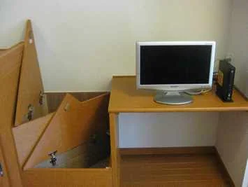 ベッド横の階段にはこんな仕掛けが☆