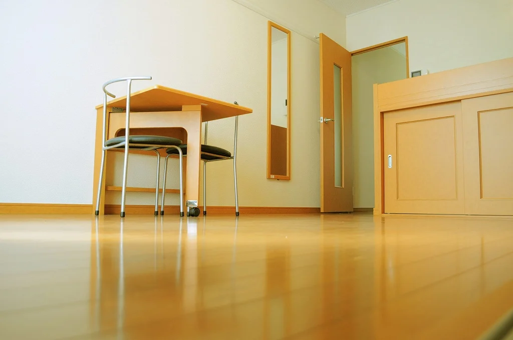 ベッド下、収納になってます！！