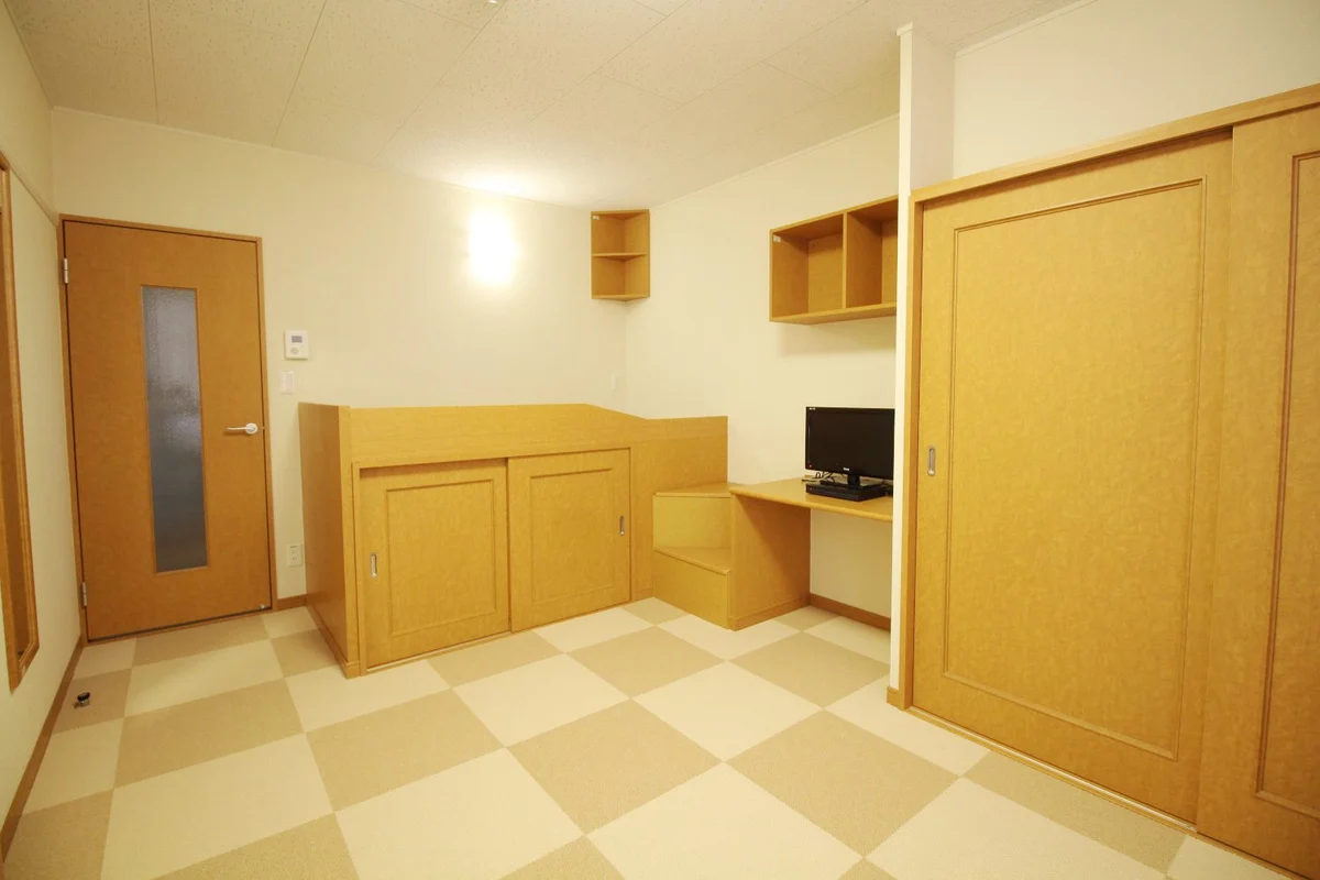 テーブルを折りたためば更にお部屋を広く使うことが出来ます♪