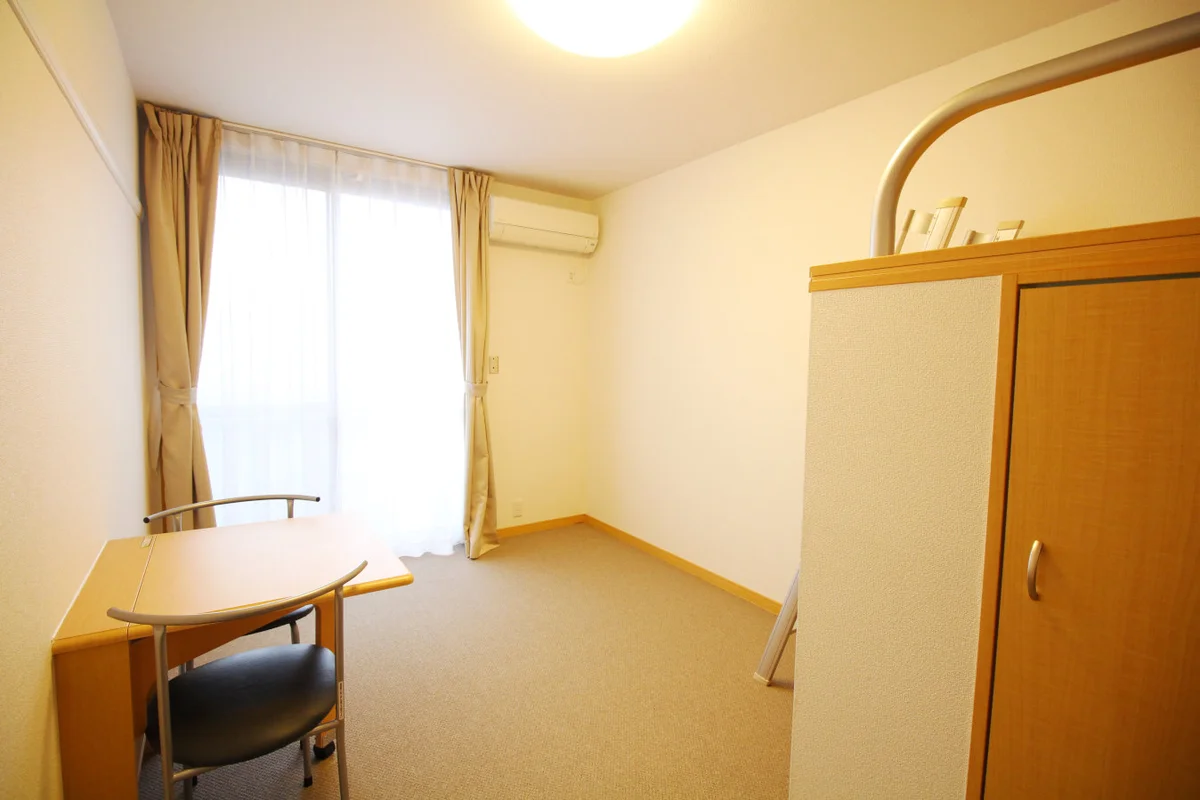 採光面は東南東向きで、日当たり良し！