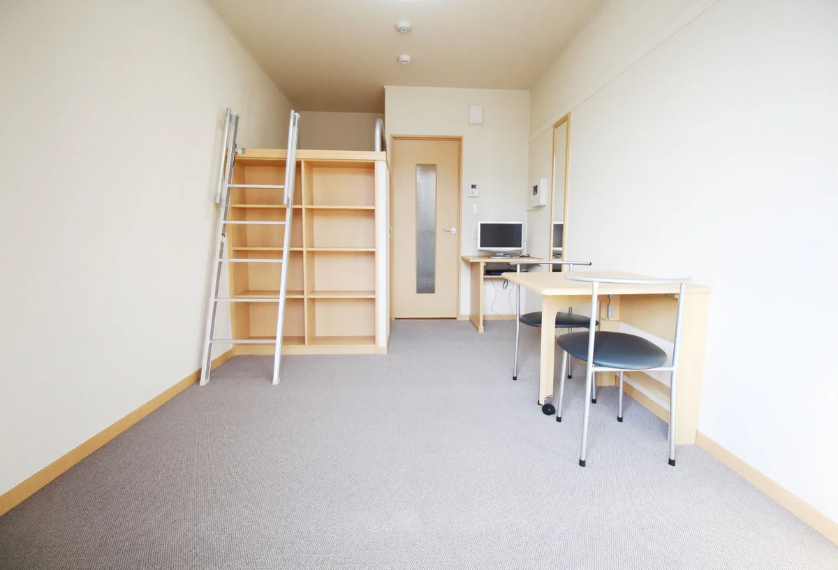 シングルサイズベッドの下は、本棚としても使えます♪