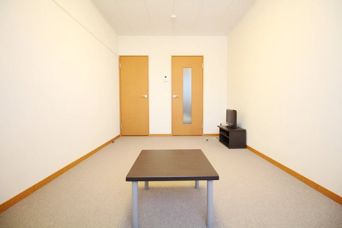 お部屋の入口横にはクローゼットがあります。