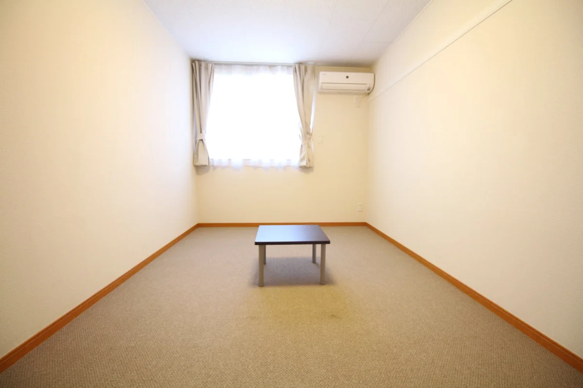 シンプルな家具・家電付きのお部屋です♪