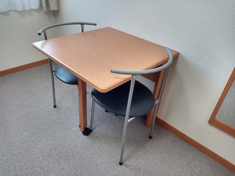 テーブル、椅子