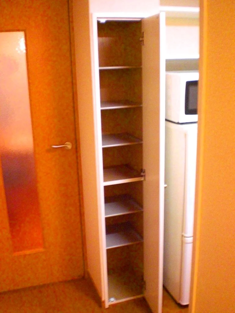 靴箱は高さを自由に変えられるのでブーツ等も収納出来ます。