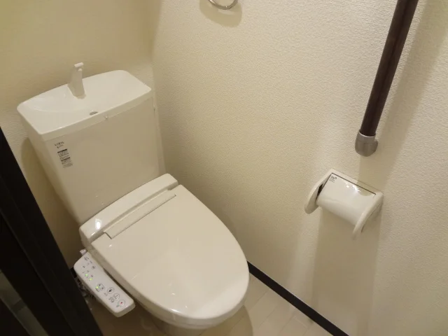 ウォシュレットつき！手すりつき！