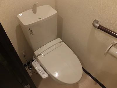 ウォシュレット付きのトイレ