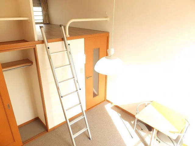 1階はフローリング、2階はじゅうたんです。