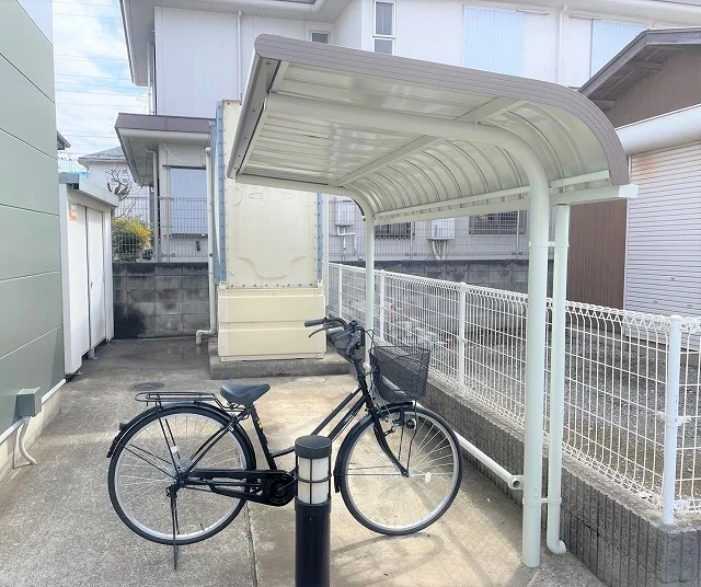 屋根付き自転車置き場
