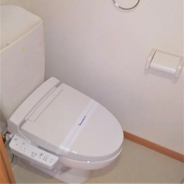 温水洗浄便座付き　１人暮らしにも嬉しいバストイレ別