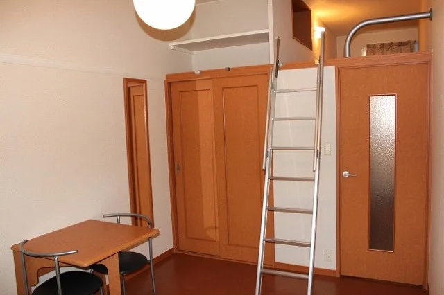 クローゼットと大容量のロフトでたっぷり収納できます