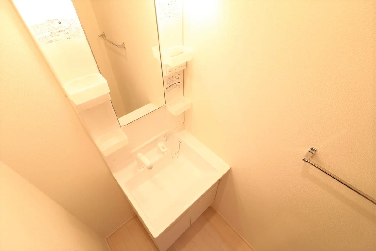 室内に独立洗面台を完備しており女性の方にはおススメ！