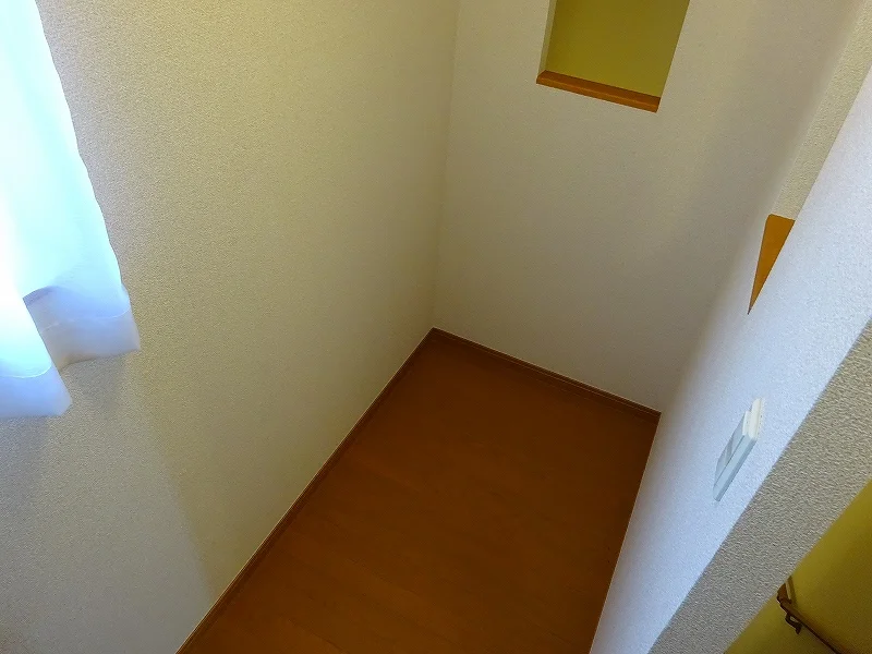 1階の玄関にあたるスペースが収納スペースとなっています。