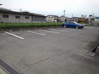 敷地内