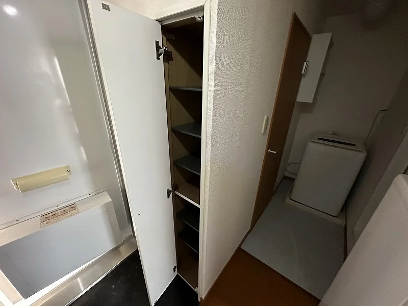 玄関横のシューズボックスです。