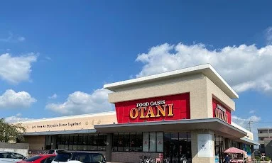 車で１０分、徒歩１時間です。