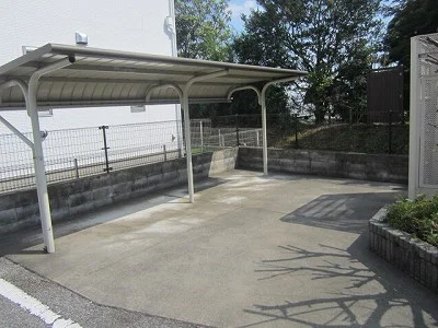 屋根付き駐輪場です。