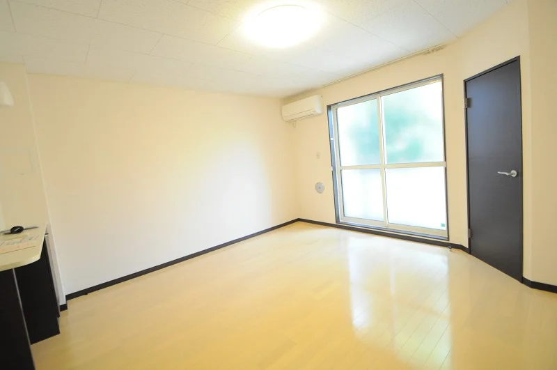 広く明るいお部屋です