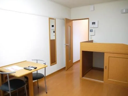 ハイベッド下、階段部分も収納できます