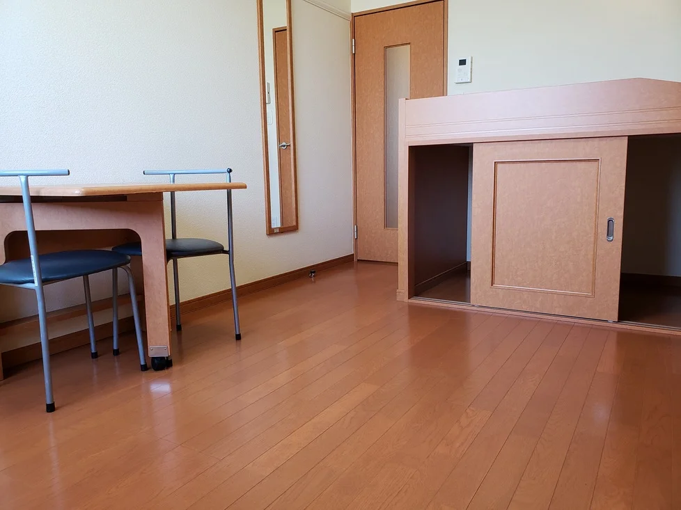 テーブルは折りたたむこともできます