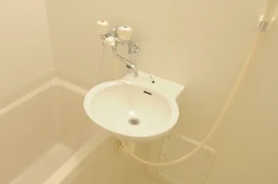 白を基調とした清潔な洗面台